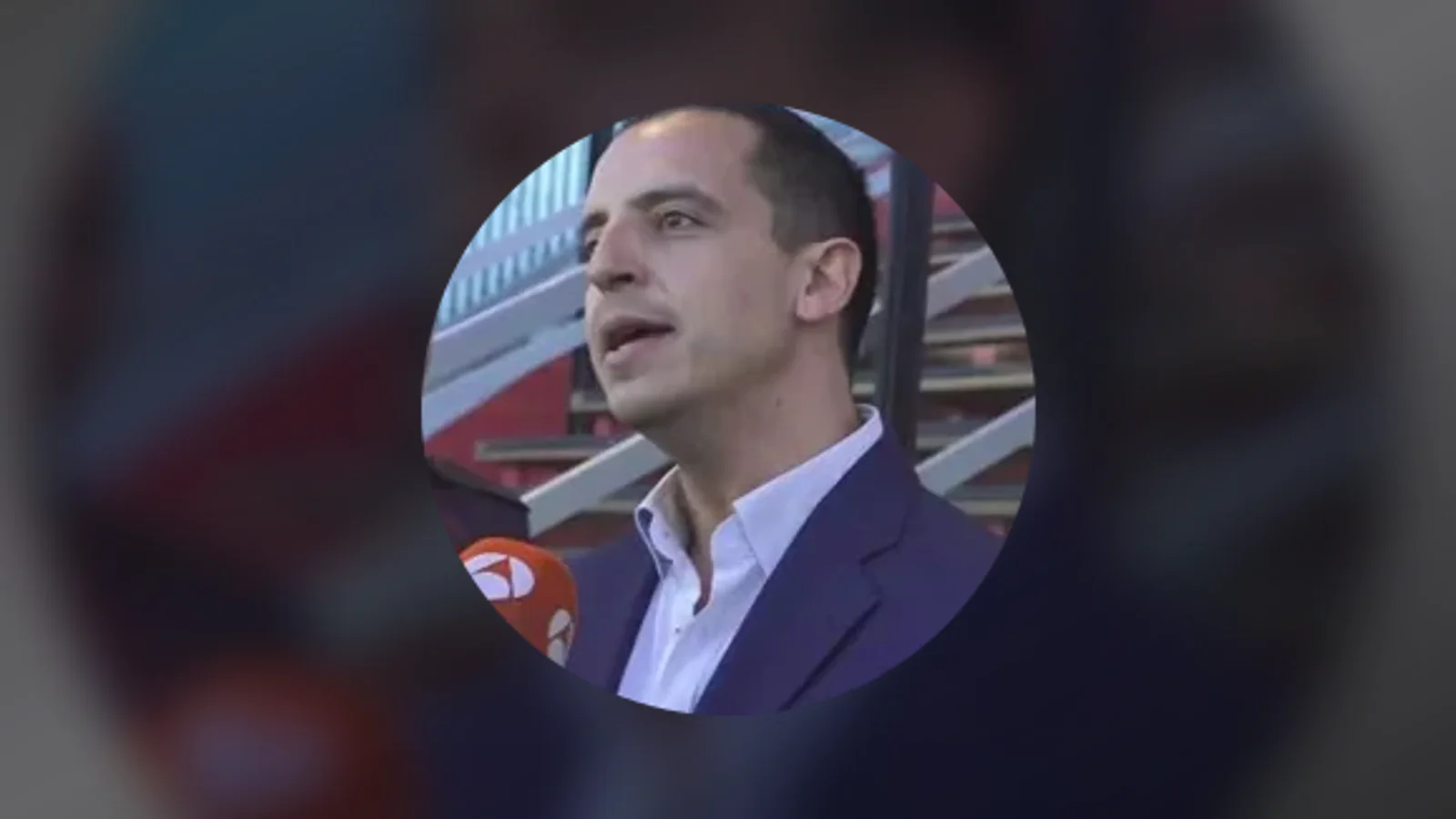Rob Futura siendo entrevistado por Antena 3.