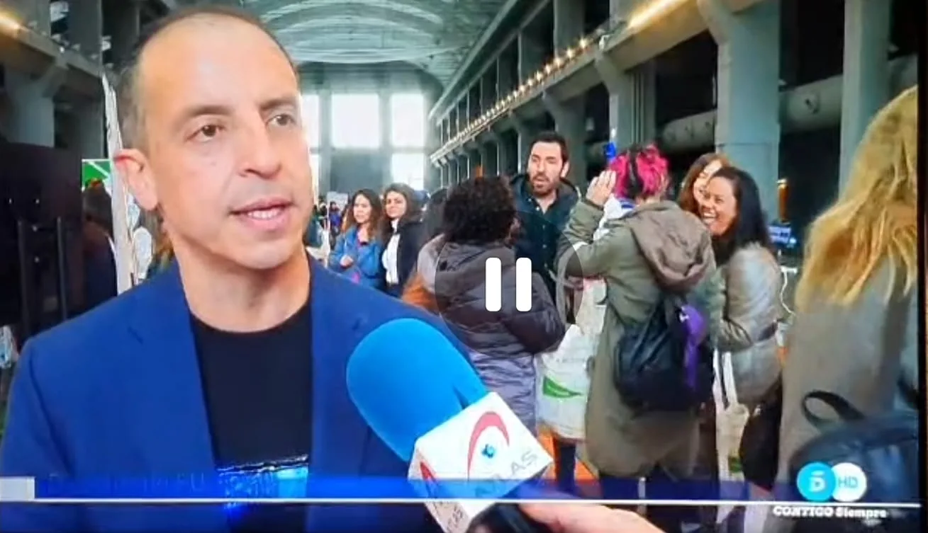Rob Futura durante una intervención para Telecinco desde el Encuentro de Talento Digital.